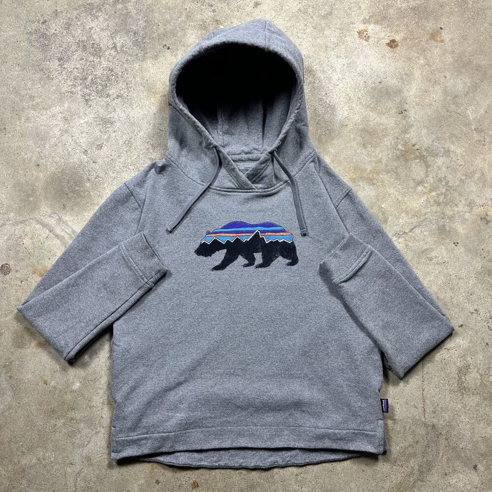 Grey Outdoors Patagonia Bear Logo Hoodie Sweatshirt Size M